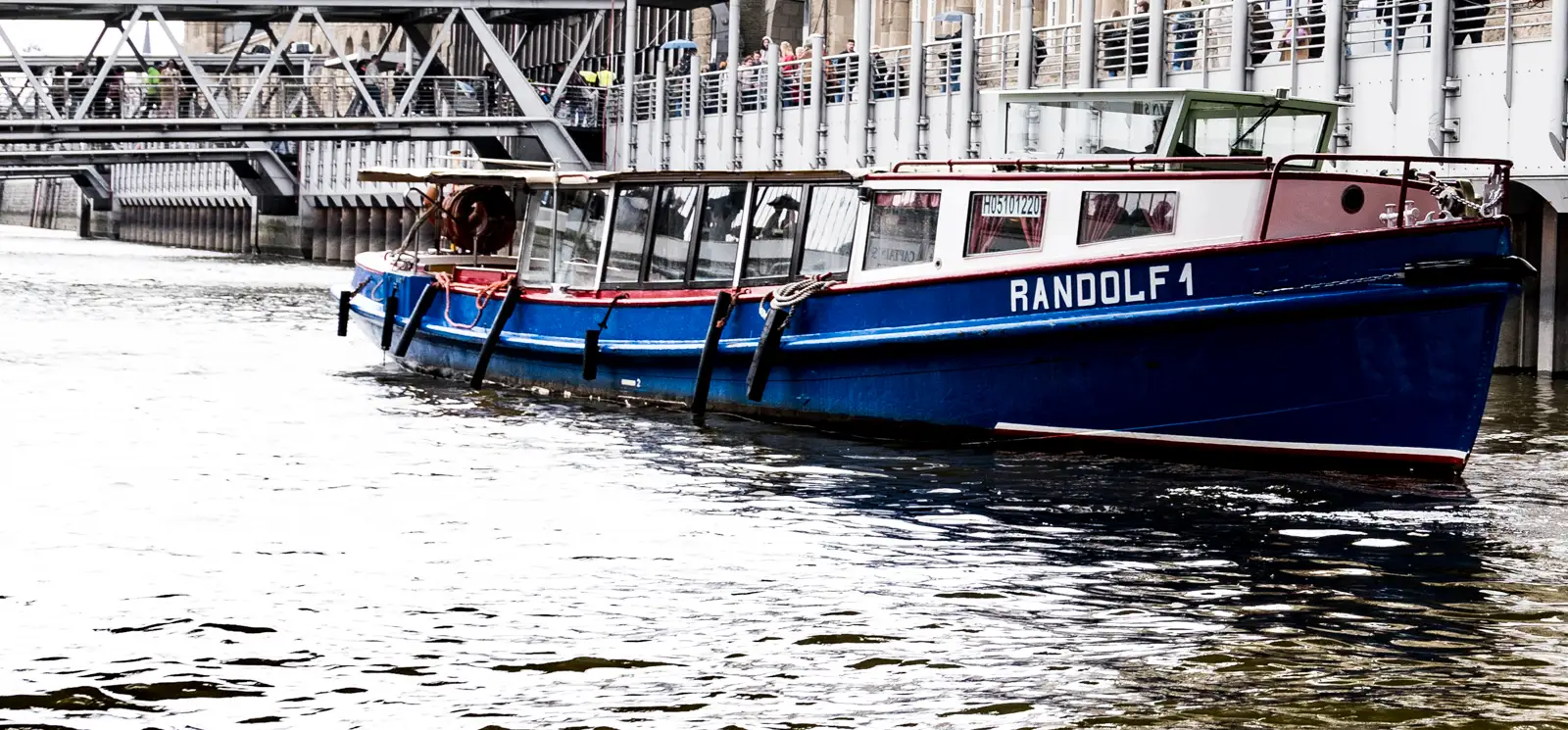 so sieht eine der kleinen Barkassen aus