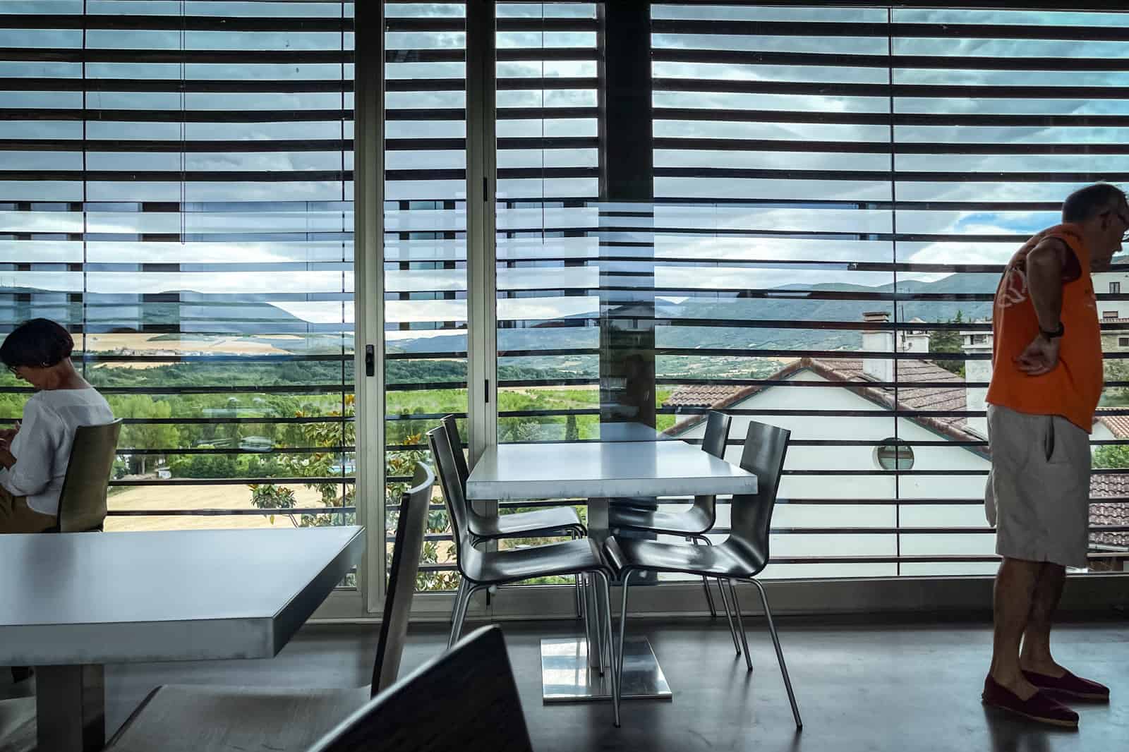 Wahnsinns Blicke in drei Richtungen