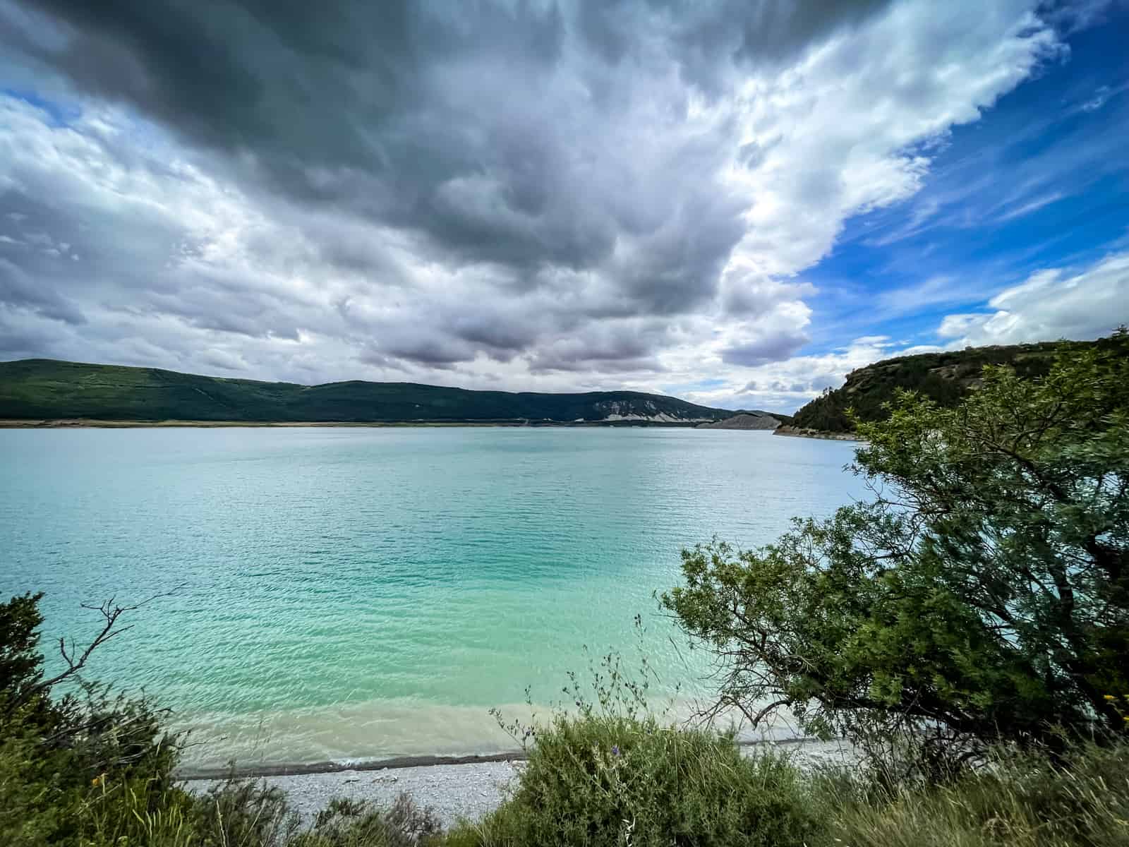 Er versorgt die Landwirtschaft im Sommer und schrumpft im Winter wieder.