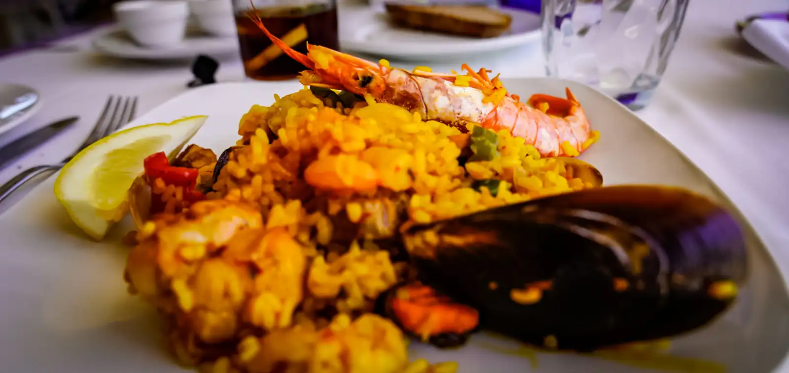 Paella im Placeta Garden